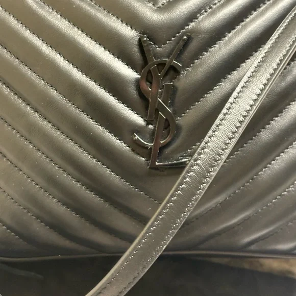 Saint Laurent Lou Lou Medium YSL Camera Bag with Pocket in Quilted Leather - Picture 4 of 15